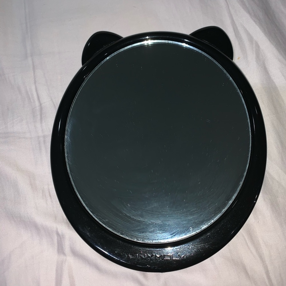 Black mirror